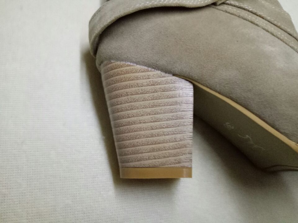 Comfortable Mid-Heeled Ankle Boots for Everyday Wear